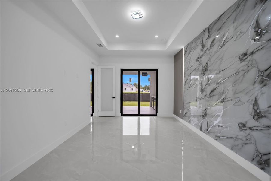 Spacious, unfurnished interior of a new home in , Lehigh Acres (Image 31).