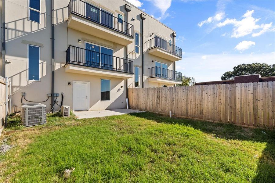 Exterior details and patio area of a home in , Irving (Image 1).