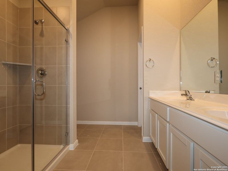 Furnished interior view inside a new home in Winding Brook, San Antonio (Image 5).