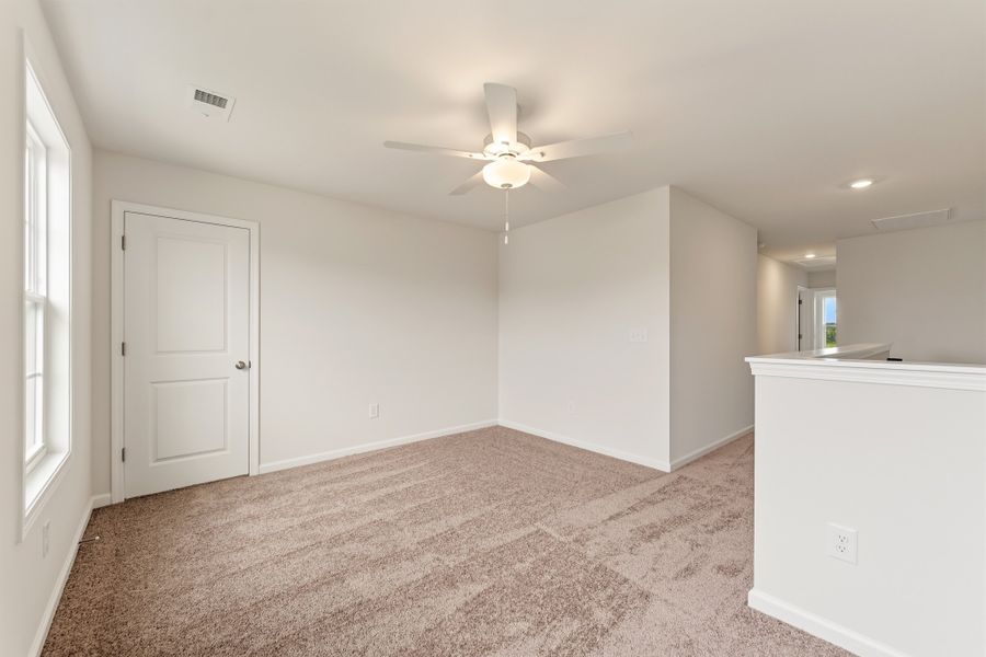 Spacious, unfurnished interior of a new home in Dove Hollow, Chesnee (Image 27).