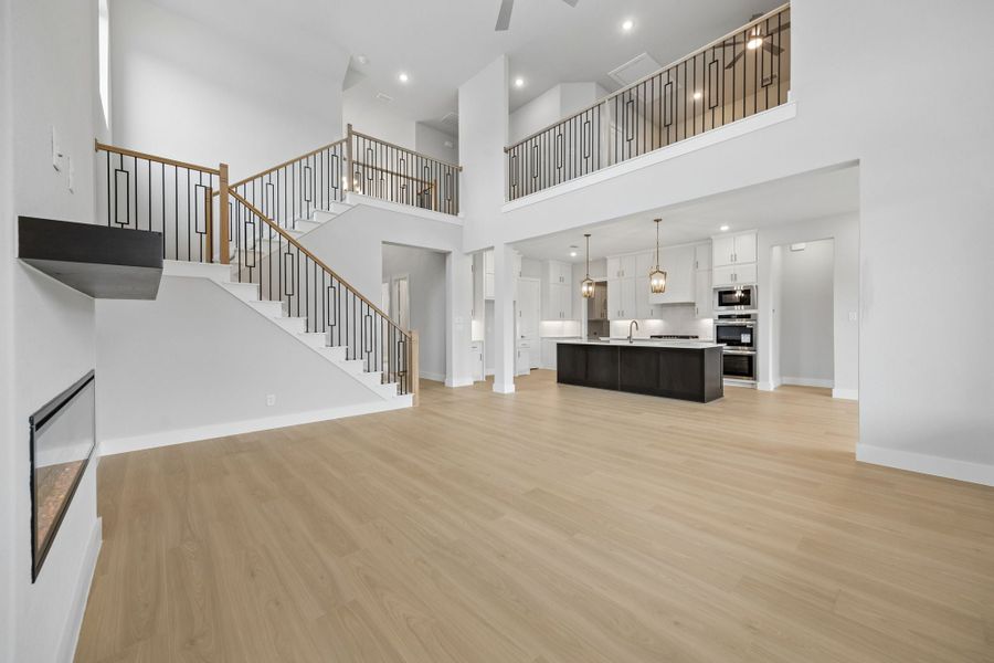 Spacious, unfurnished interior of a new home in Painted Tree Lakeside, McKinney (Image 19).
