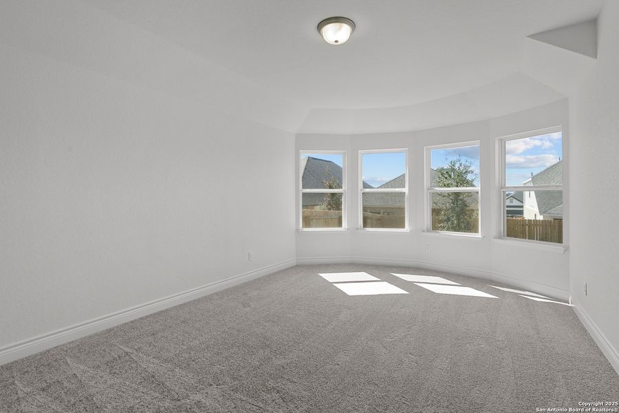 Spacious, unfurnished interior of a new home in Bison Ridge, San Antonio (Image 14).