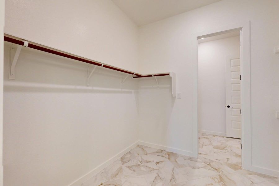 Spacious, unfurnished interior of a new home in Heritage, Dripping Springs (Image 26).