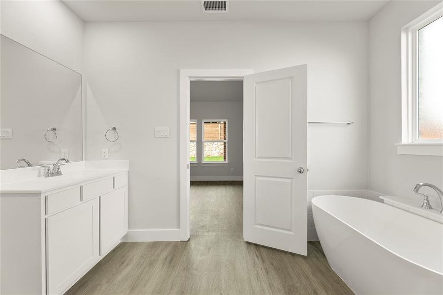 20. 1817 Jasmin June - Bath (4)