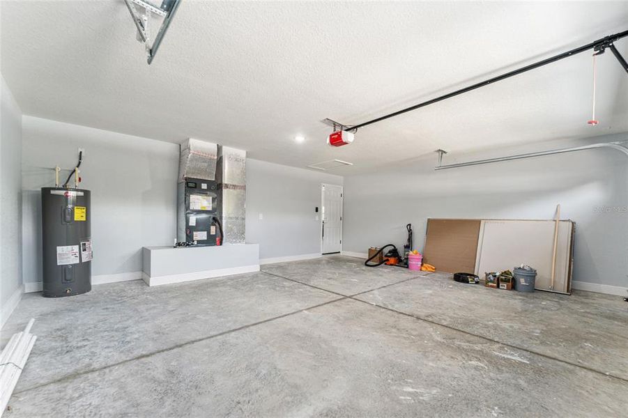 Spacious, unfurnished interior of a new home in , Dunnellon (Image 45).