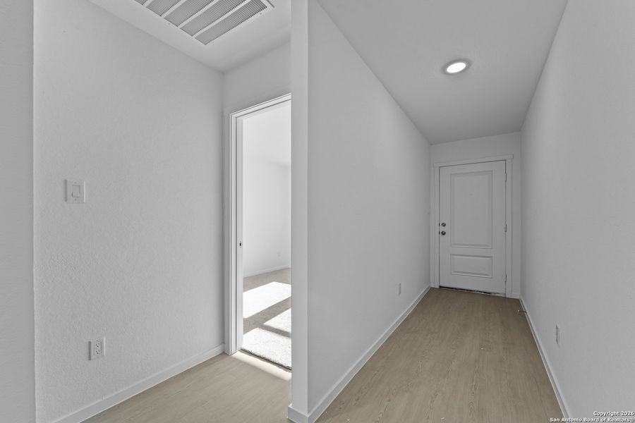 Spacious, unfurnished interior of a new home in Friendship Oaks, Fredericksburg (Image 14).