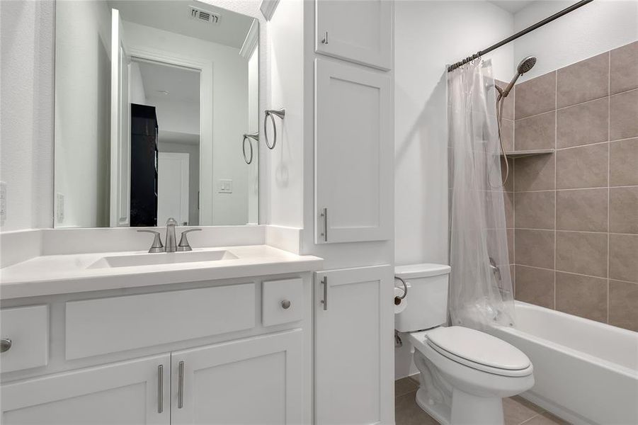 Furnished interior view inside a new home in , Van Alstyne (Image 28).