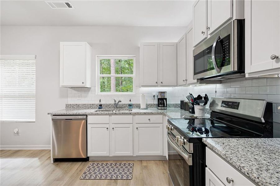 Furnished interior view inside a new home in , Dallas (Image 27).