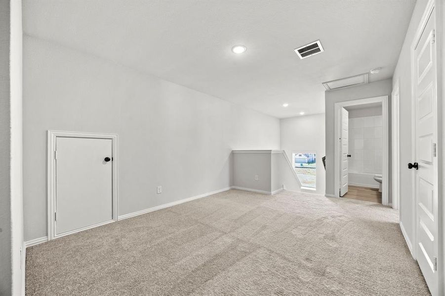 Spacious, unfurnished interior of a new home in Kings Way, Denton (Image 23).