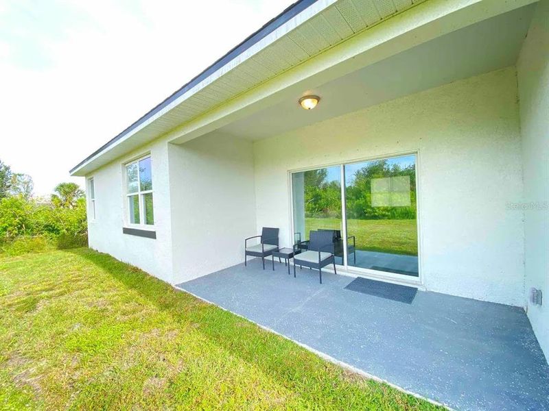 Exterior details and patio area of a home in , Port Charlotte (Image 1).