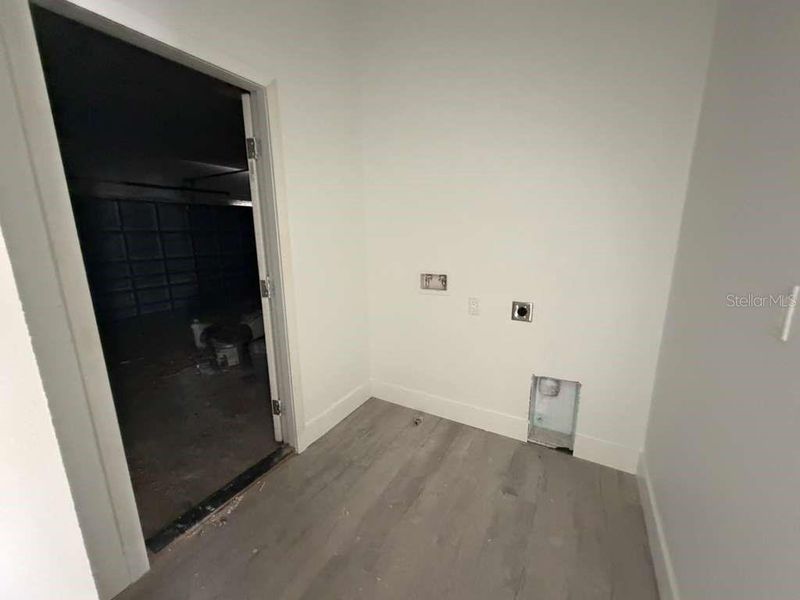 Spacious, unfurnished interior of a new home in , Port Charlotte (Image 12).