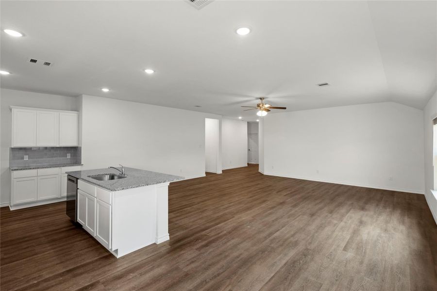 Spacious, unfurnished interior of a new home in , Dayton (Image 15).