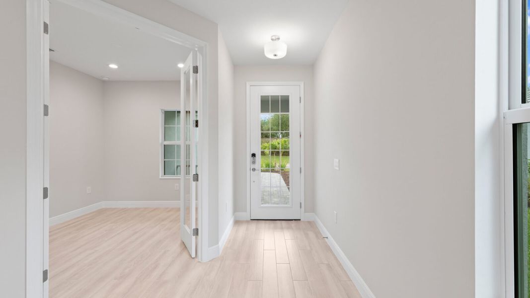 Spacious, unfurnished interior of a new home in Verandah, Fort Myers (Image 12).