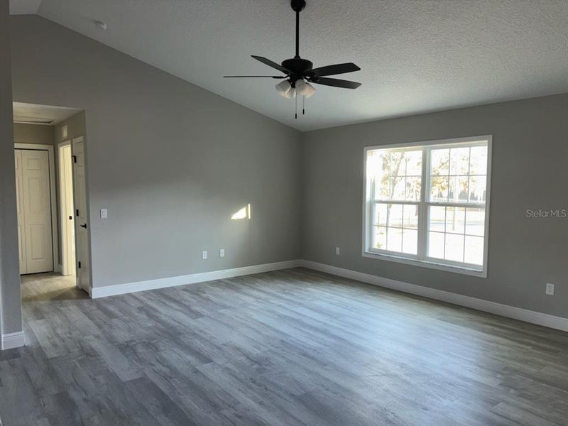 Spacious, unfurnished interior of a new home in , Citrus Springs (Image 12).