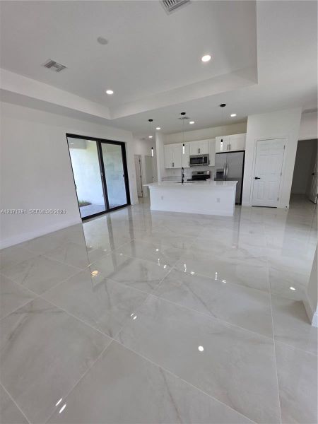Spacious, unfurnished interior of a new home in , Lehigh Acres (Image 15).
