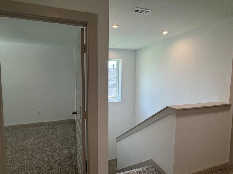 Spacious, unfurnished interior of a new home in Highland Village, Nome (Image 7).
