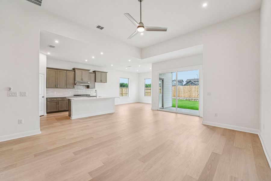 Spacious, unfurnished interior of a new home in Sage Hollow, Kyle (Image 15).