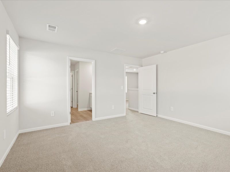 Spacious, unfurnished interior of a new home in Brayfield Manor - Heritage Collection, Wellford (Image 18).