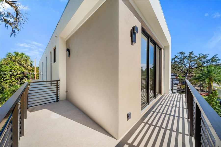 Exterior details and patio area of a home in , Fort Lauderdale (Image 38).
