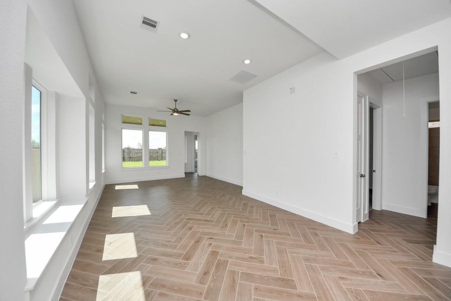 Spacious, unfurnished interior of a new home in Amira: Premier Collection, Tomball (Image 19).