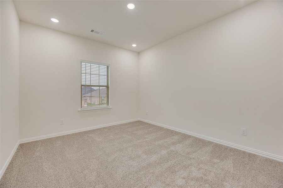 Spacious, unfurnished interior of a new home in Villages of Hurricane Creek, Anna (Image 29).