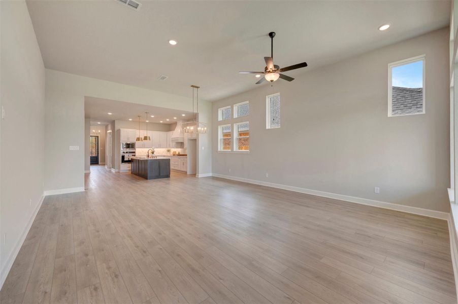 Spacious, unfurnished interior of a new home in Grange - Reserve Collection, Katy (Image 17).