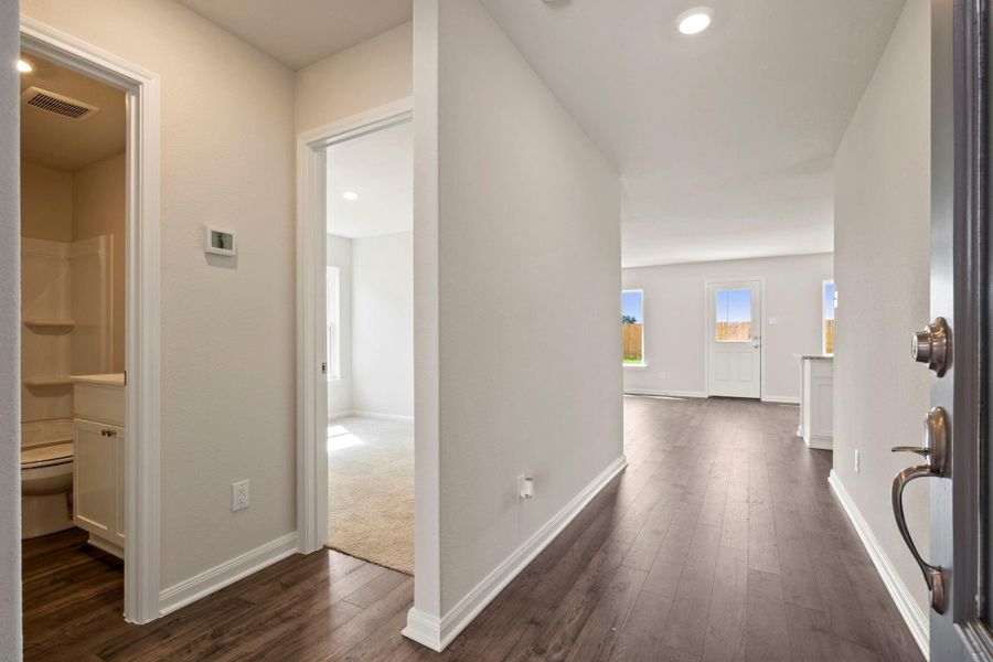Spacious, unfurnished interior of a new home in Freeman Ranch, Katy (Image 6).