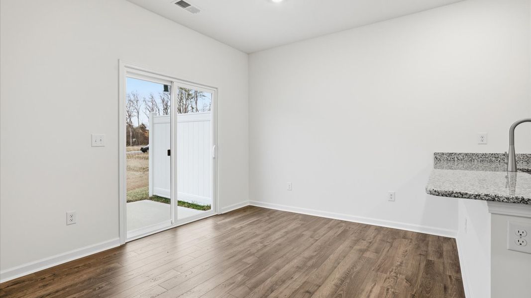 Spacious, unfurnished interior of a new home in Cherokee Crossing, Kodak (Image 13).