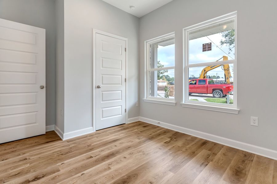 Spacious, unfurnished interior of a new home in Oak Hollow, Crestview (Image 23).