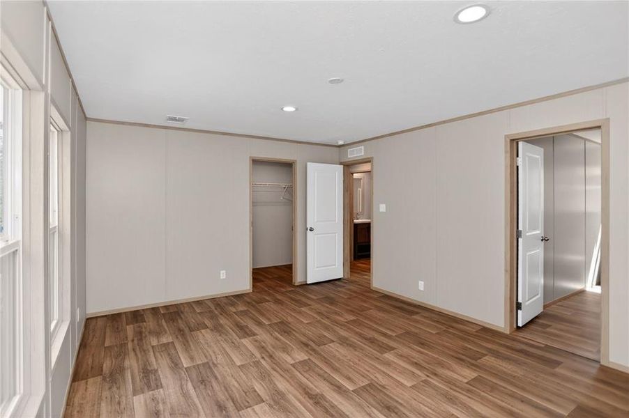 Spacious, unfurnished interior of a new home in , Jasper (Image 19).