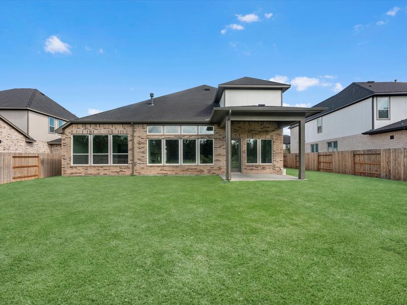 Exterior details and patio area of a home in Clopton Farms, Montgomery (Image 3).