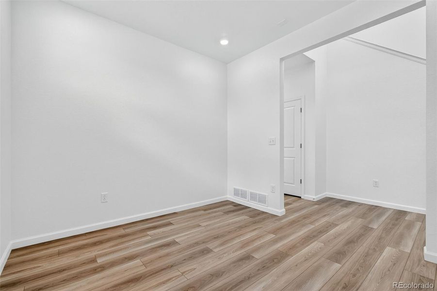 2110 Wagon Wheel Aly ~ Ready Now