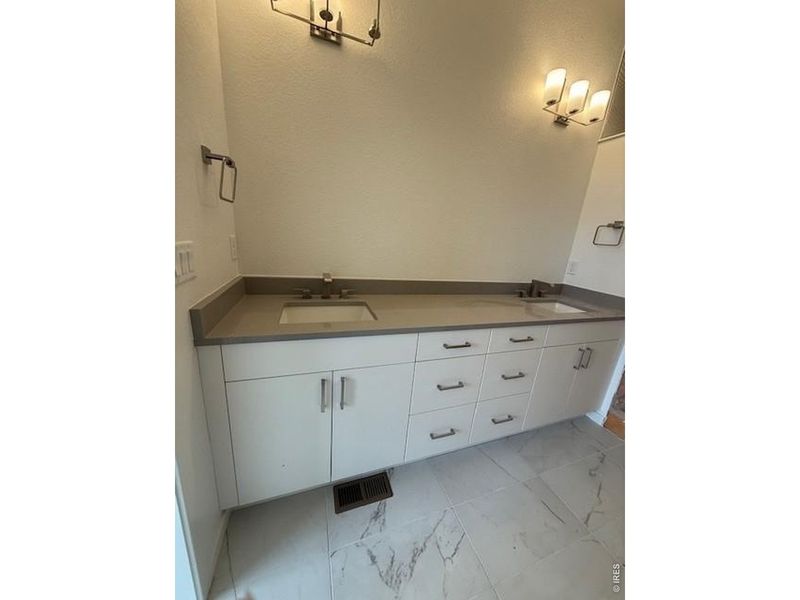 Image 12 of a home in West Grange.