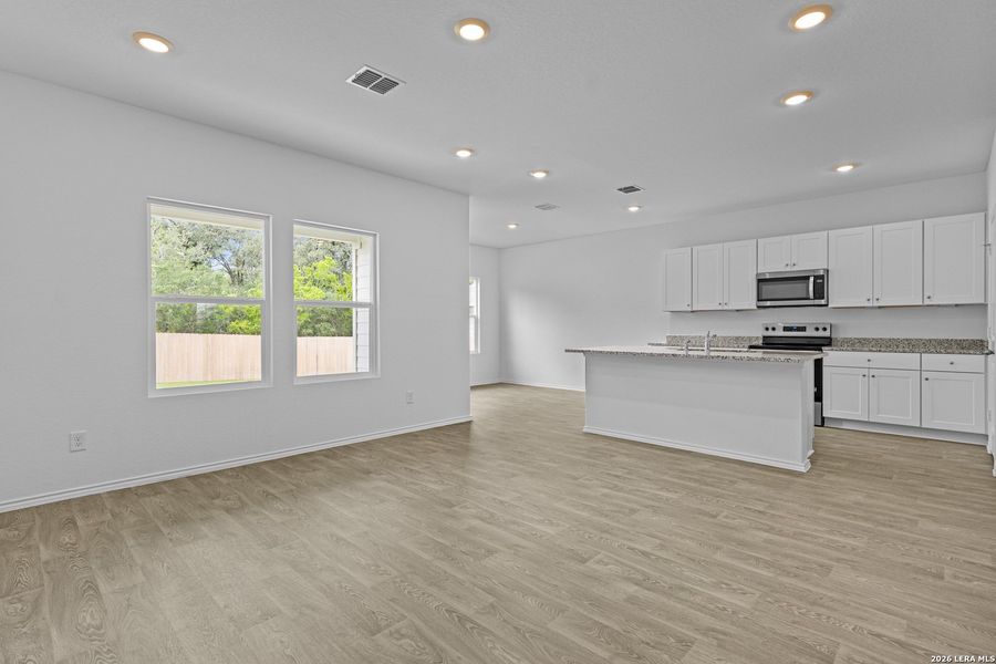Spacious, unfurnished interior of a new home in Arroyo Ranch, Seguin (Image 32). Spacious, unfurnished interior of a new home in Arroyo Ranch, Seguin (Image 32).