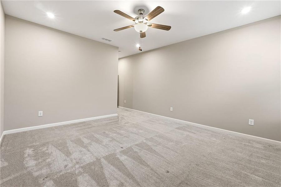 Spacious, unfurnished interior of a new home in Poplar Place, Dallas (Image 24).