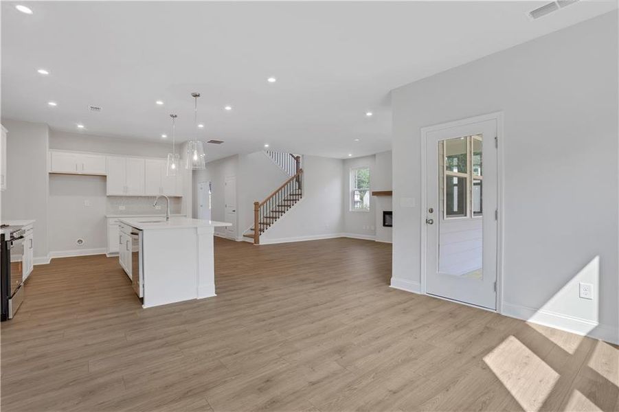 Spacious, unfurnished interior of a new home in Cambridge at Steels Bridge, Canton (Image 25).