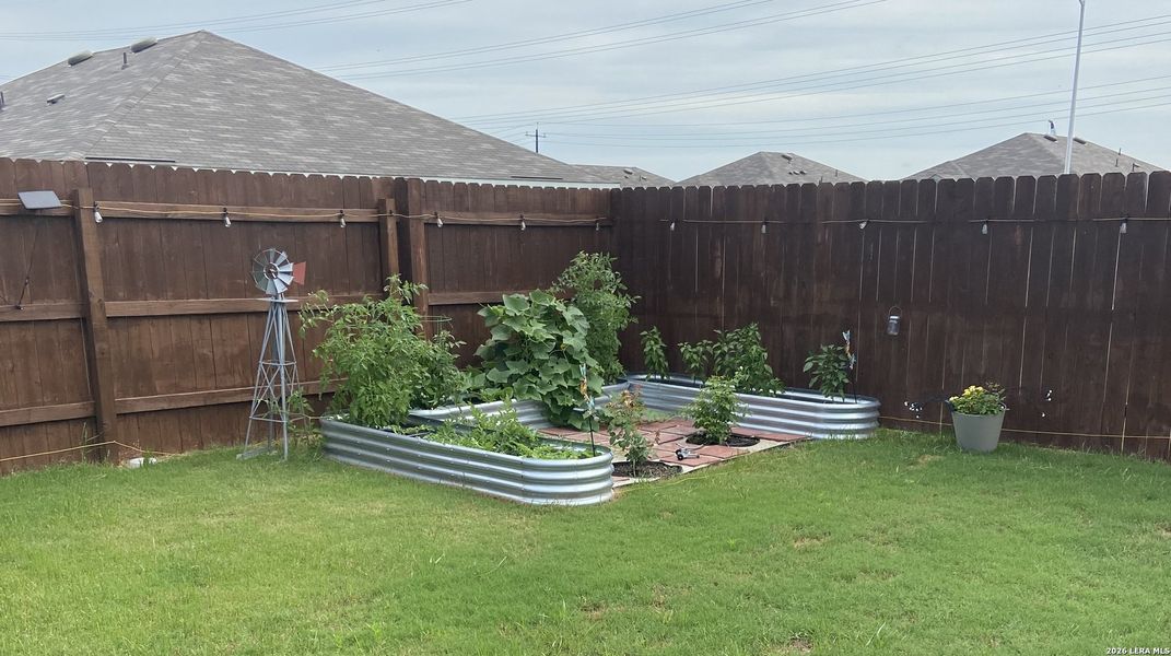 Exterior details and patio area of a home in Swenson Heights, Seguin (Image 3).