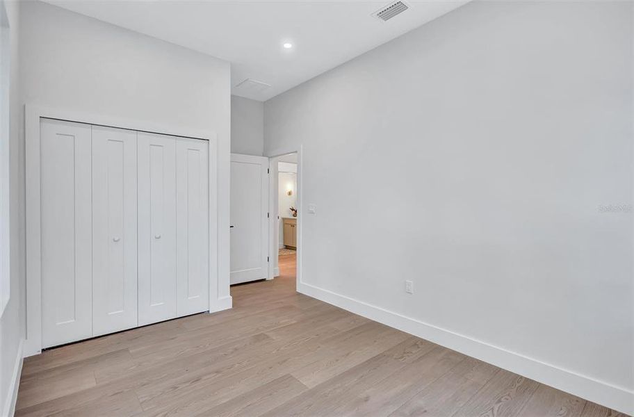 Spacious, unfurnished interior of a new home in , St. Petersburg (Image 43).