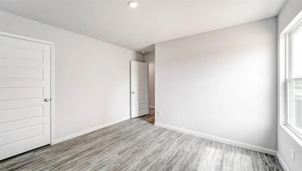 Spacious, unfurnished interior of a new home in Stoney Ridge, Hudson (Image 11).