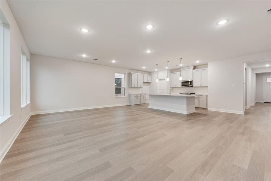 Spacious, unfurnished interior of a new home in Creekside of Crowley, Crowley (Image 28).
