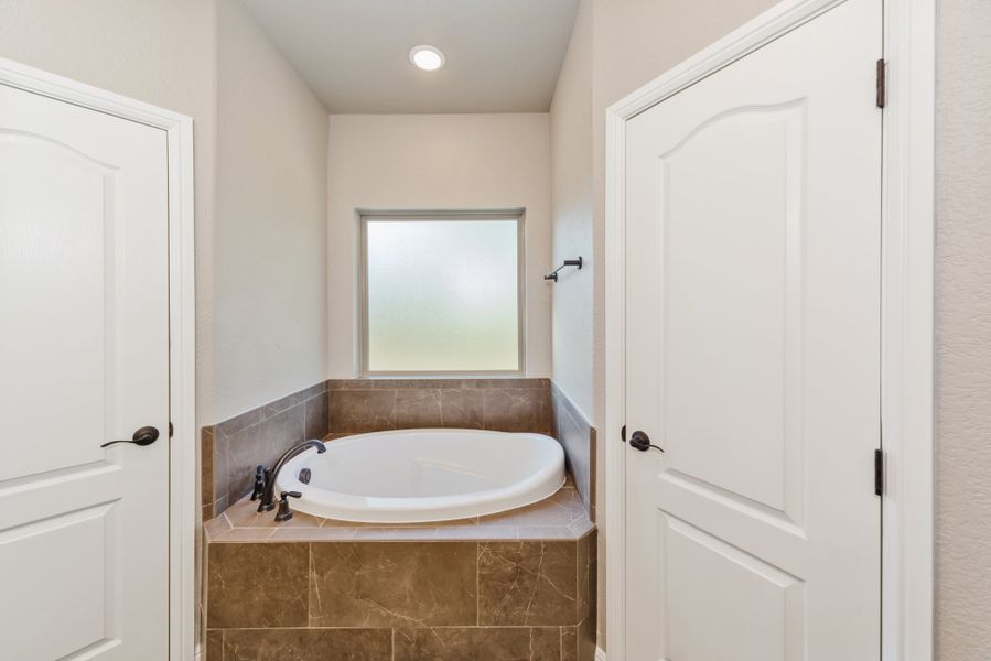 Representative furnished interior of a home built from the The Campbell by Doug Parr Custom Homes in Fair Oaks, Runaway Bay (Image 13). Representative furnished interior of a home built from the The Campbell by Doug Parr Custom Homes in Fair Oaks, Runaway Bay (Image 13).