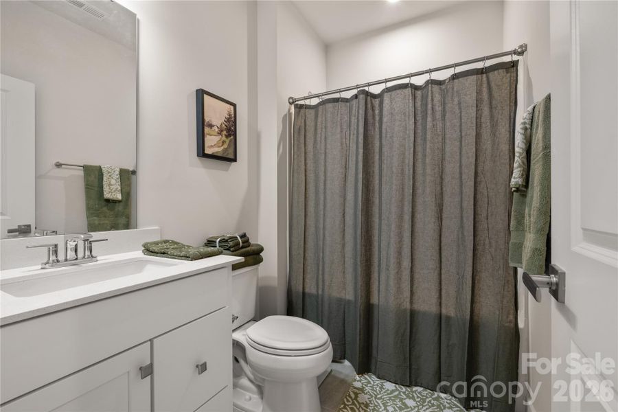 Full Bathroom Full Bathroom