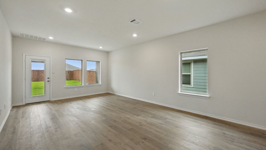 Spacious, unfurnished interior of a new home in Wildcat Ranch, Crandall (Image 27).