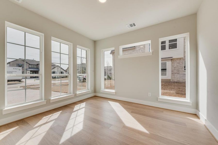 Spacious, unfurnished interior of a new home in Somerset Park, Rockwall (Image 24).