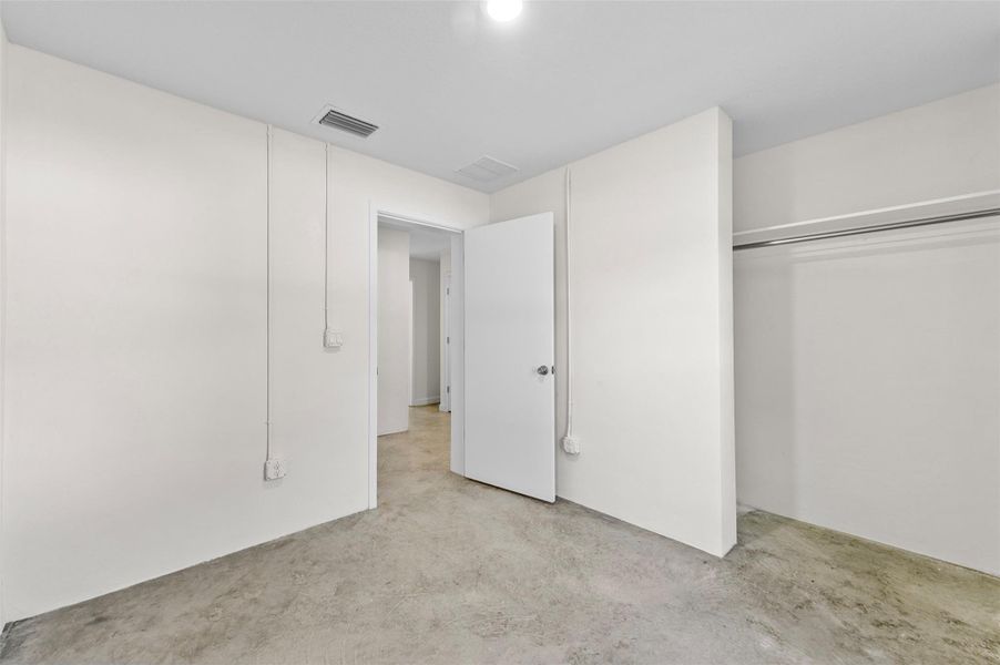 Spacious, unfurnished interior of a new home in , Fort Pierce (Image 22).