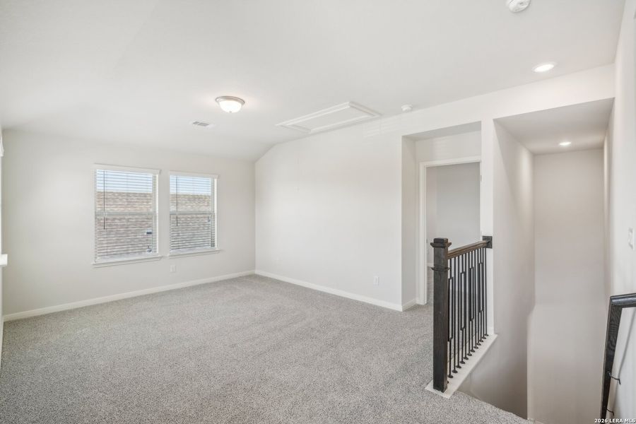 Spacious, unfurnished interior of a new home in Arcadia Ridge - Premier Series, San Antonio (Image 17).