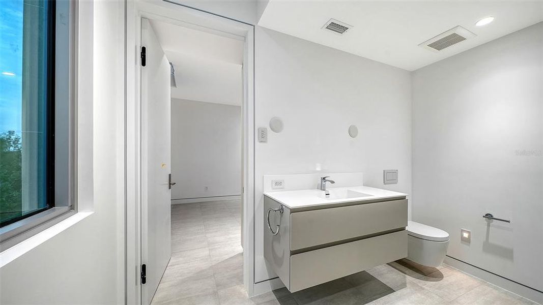 Furnished interior view inside a new home in , Longboat Key (Image 10).