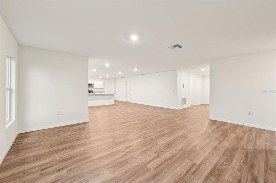 Spacious, unfurnished interior of a new home in Sugarmill Woods, Homosassa (Image 13). Spacious, unfurnished interior of a new home in Sugarmill Woods, Homosassa (Image 13).