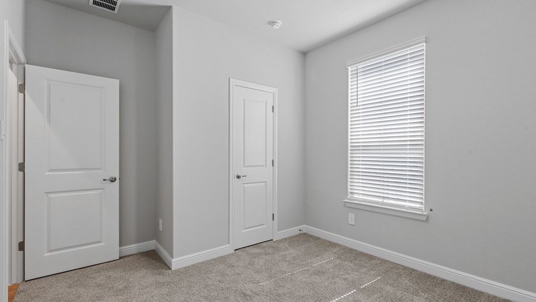 Spacious, unfurnished interior of a new home in Trails of Elizabeth Creek, Fort Worth (Image 26). Spacious, unfurnished interior of a new home in Trails of Elizabeth Creek, Fort Worth (Image 26).