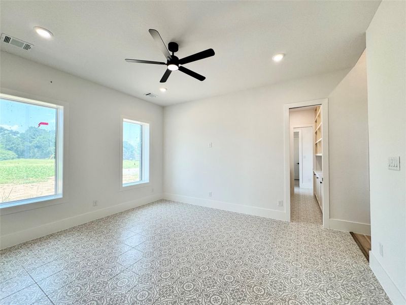 Spacious, unfurnished interior of a new home in , Washington (Image 26).